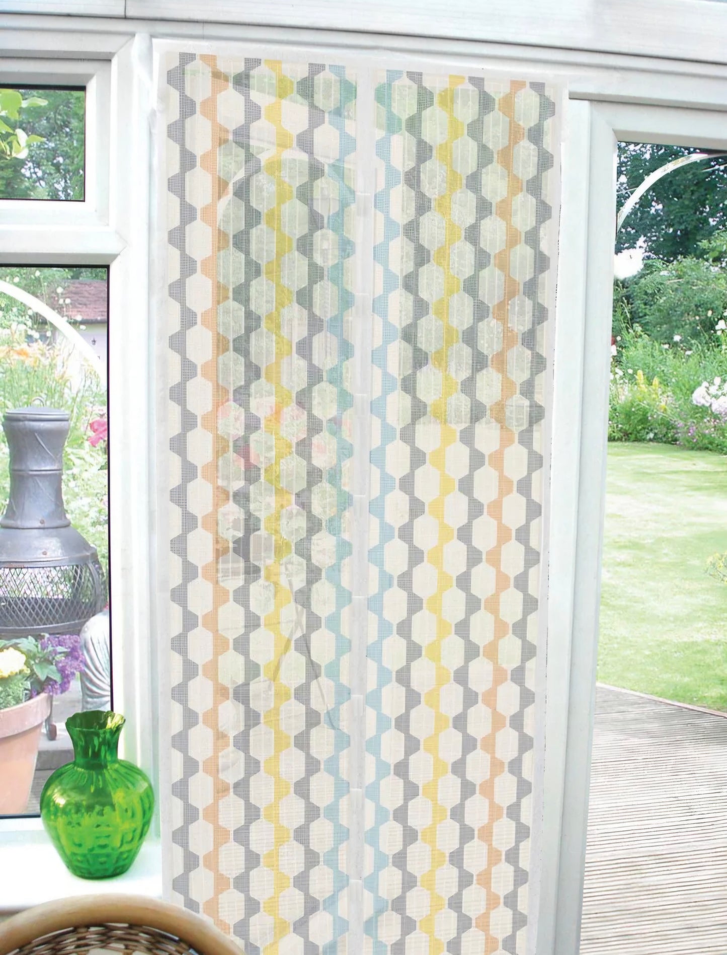 Magnetic door curtain