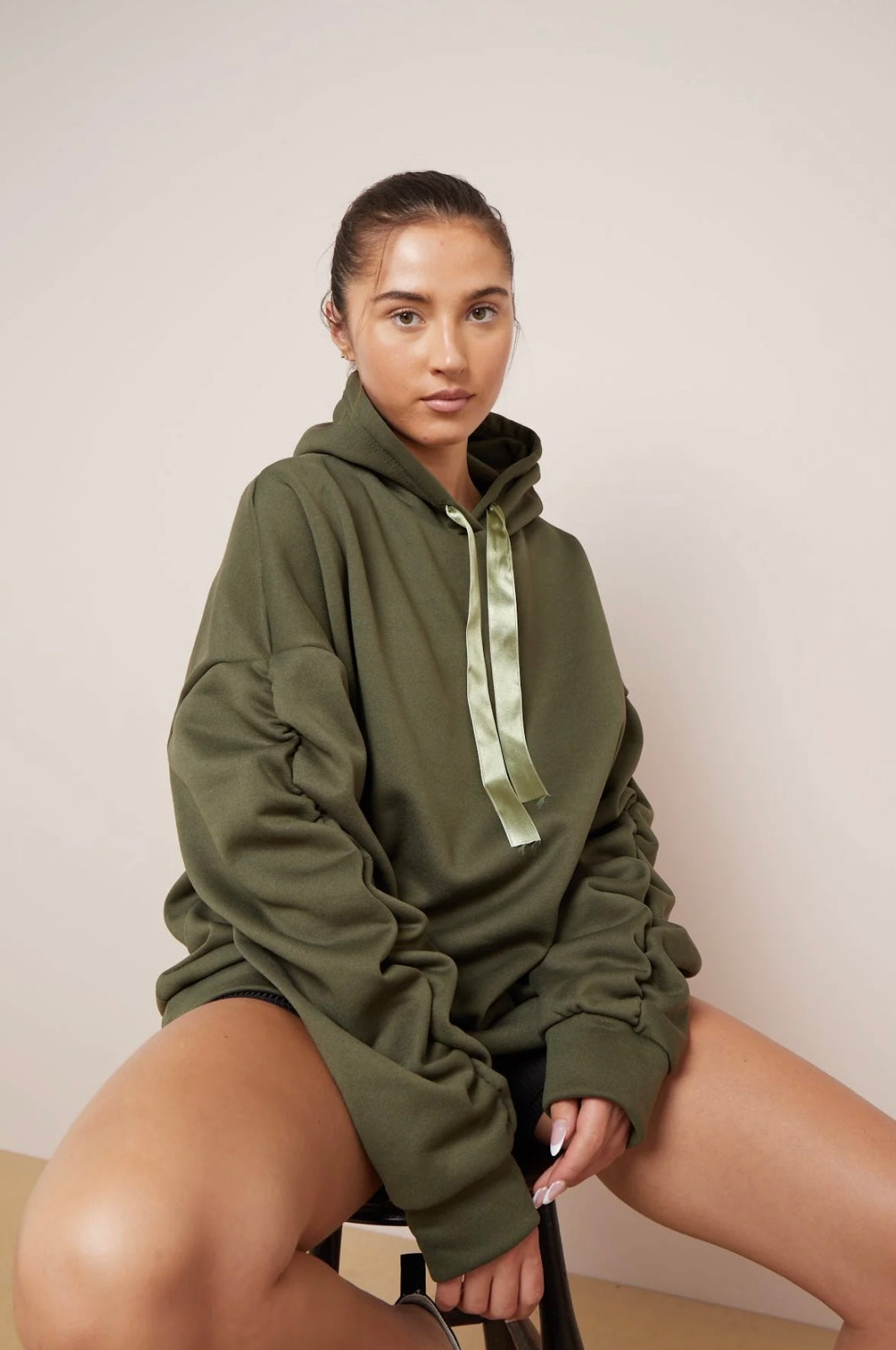 PLUS SIZE RUCHED SLEEVE HOODIE WITH RIBBON