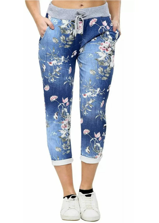 Plus Size 3/4 Floral Capri Trouser