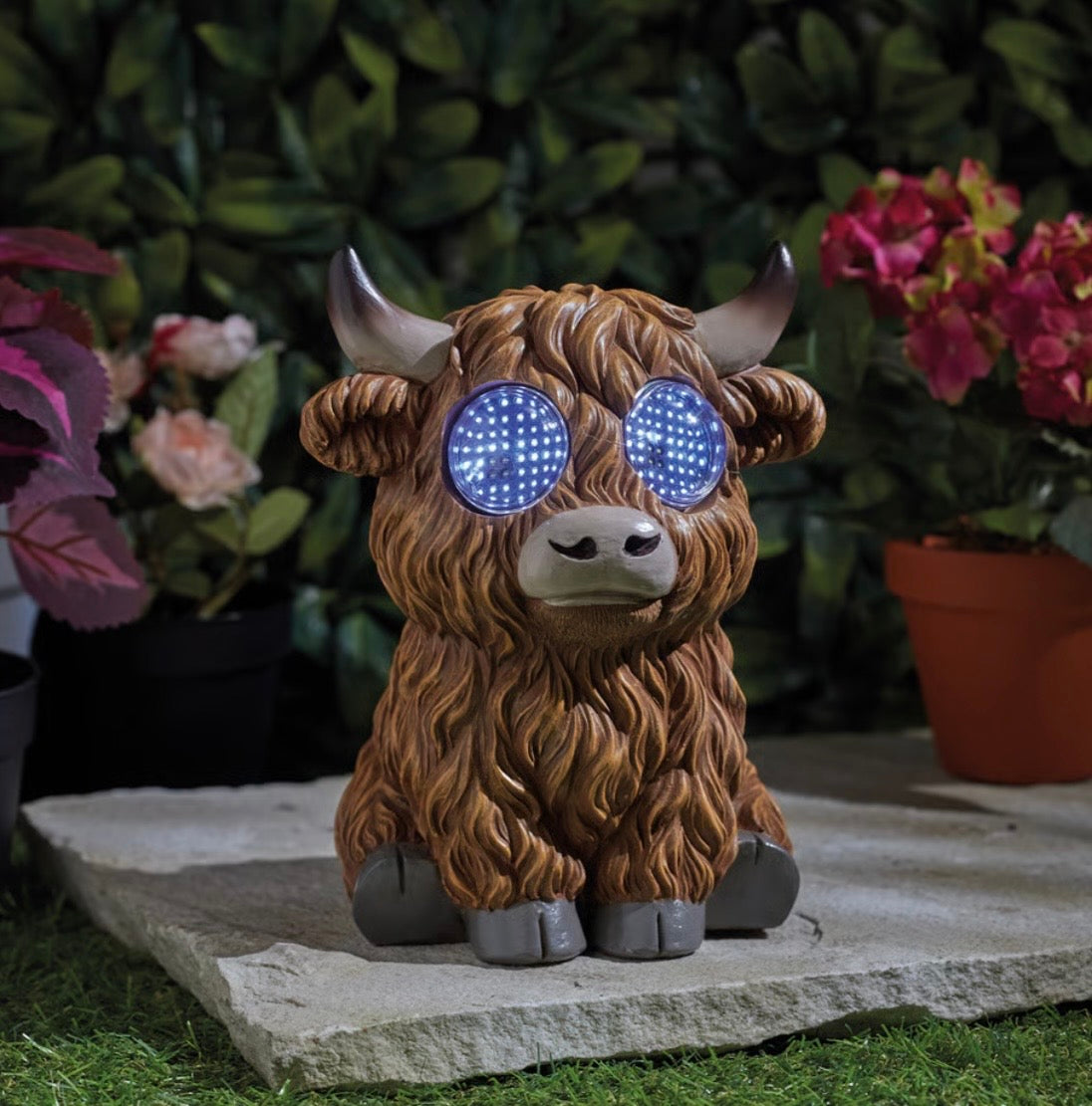 Solar Highland Cow Blinking Eyes Solar Light