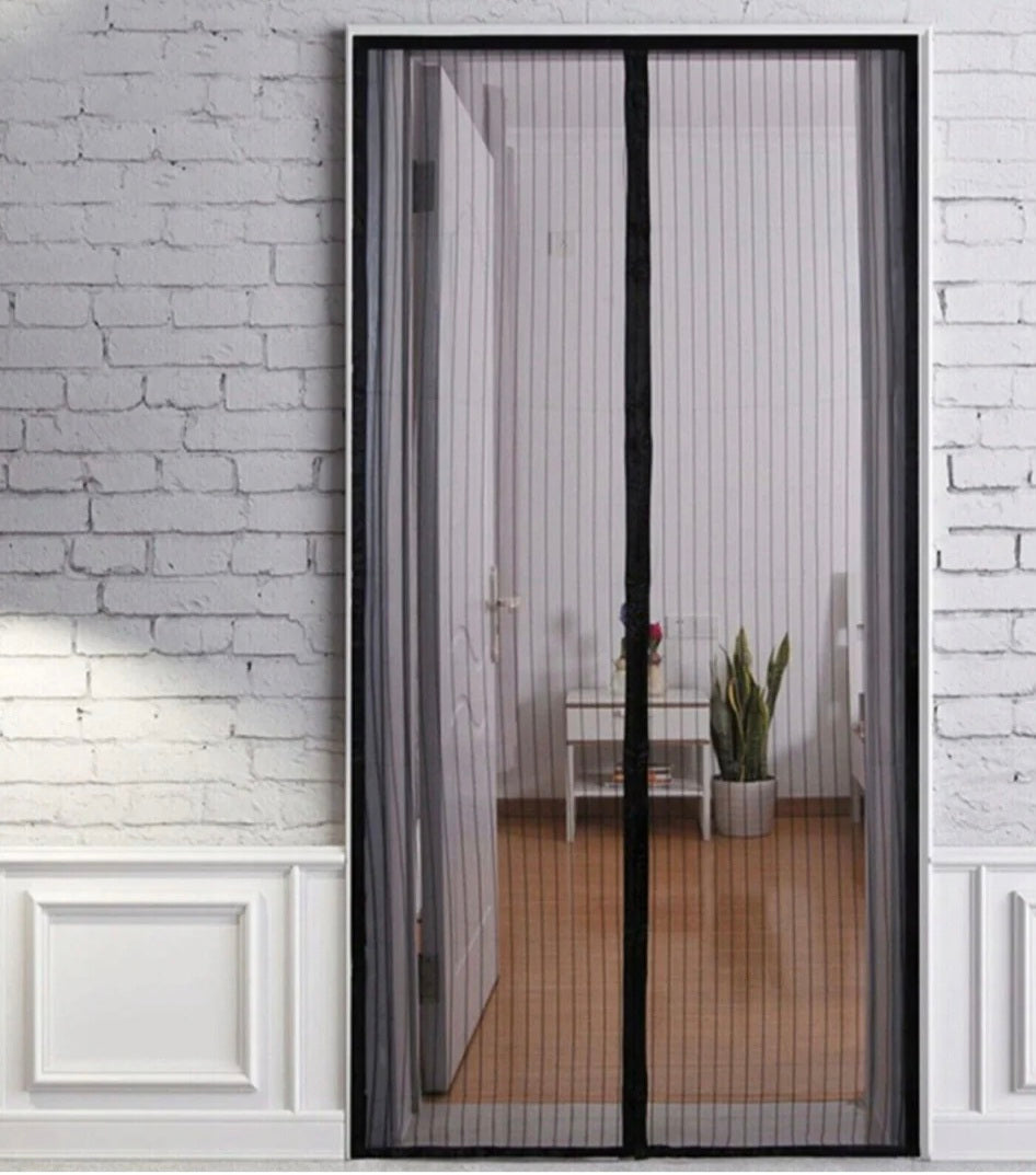 Magnetic door curtain