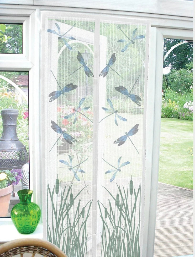 Magnetic door curtain